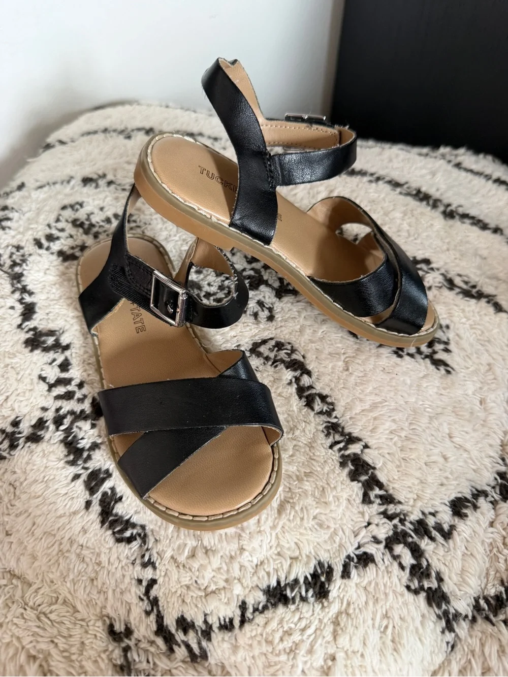 Tucker + Tate Girls Black Criss Cross Ankle Strap Sandals 9 summer shoes neutral